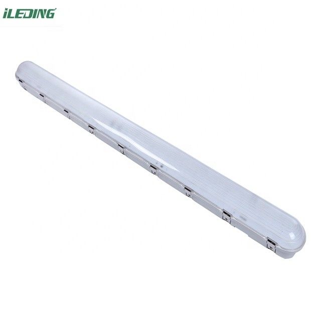 Deckeninstallation 110W 8FT Led-Drei-Wetterbeständig Dampf-Tight-Licht für die Farm